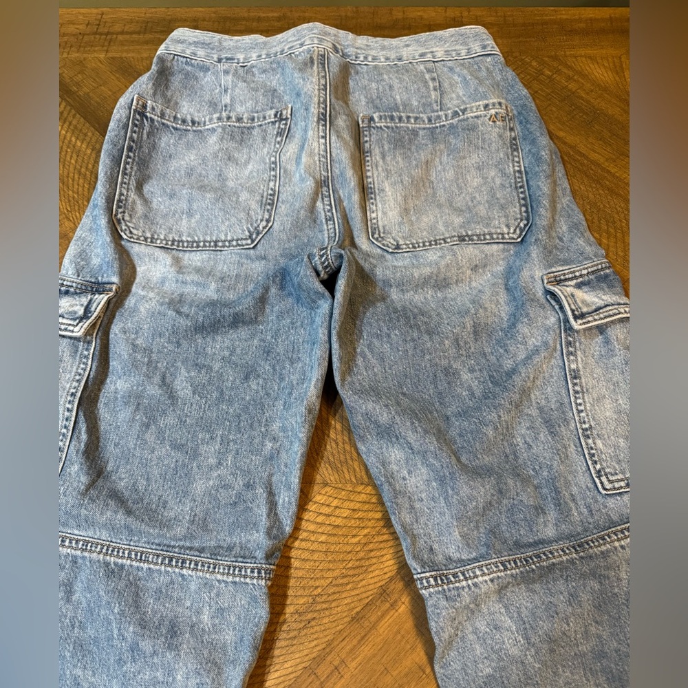 SOLD X POSTED American Eagle High Waisted Light Wash Denim Cargo - Picture 9 of 14